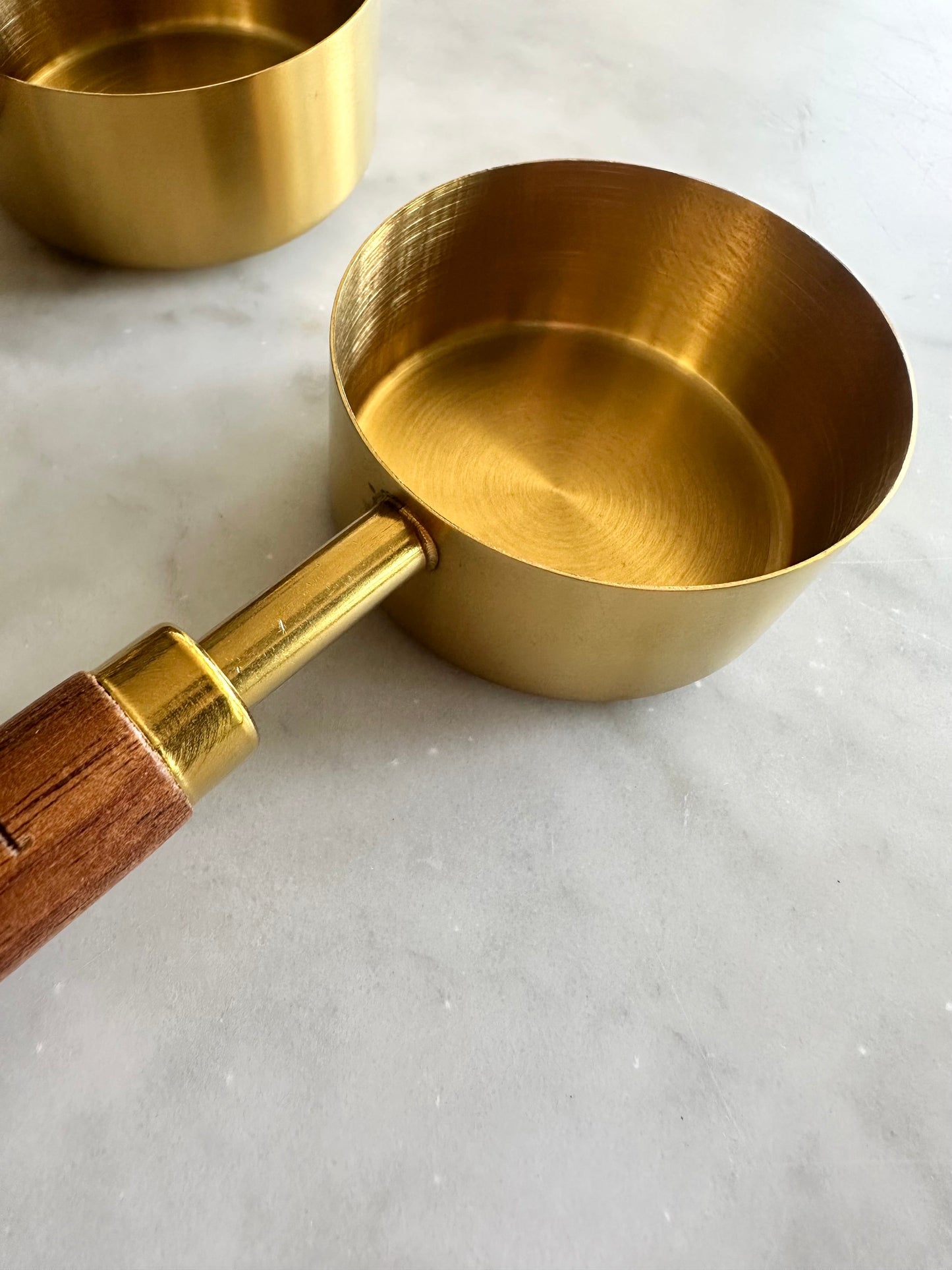 Montecito Acacia Wood and Gold Measuring Cups – Modern Kitchen Essentials